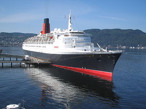 RMS_Queen_Elizabeth_2_in_Trondheim_2008